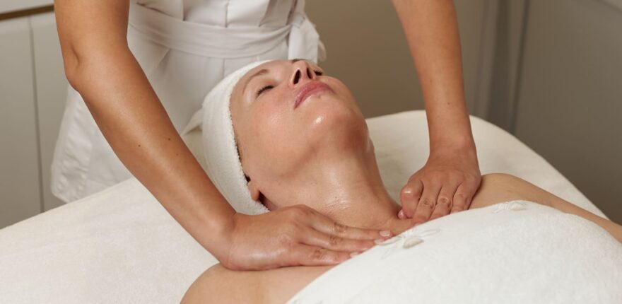Neck & Décolleté Treatment